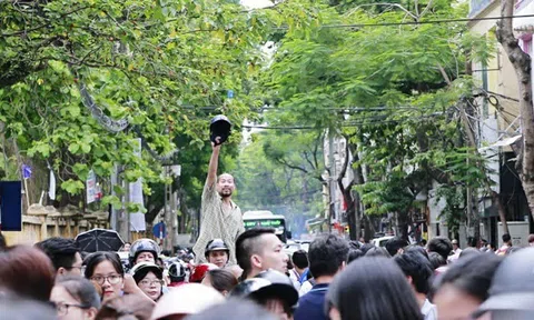 Thi THPT Quốc gia 2018: Con ơi, bố ở đây này!